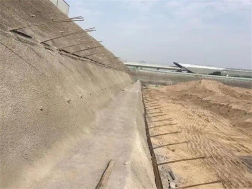 察哈尔右翼前河道边坡加固